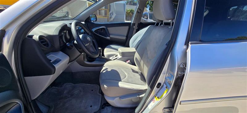 Toyota RAV4 Base I4 2WD 2010