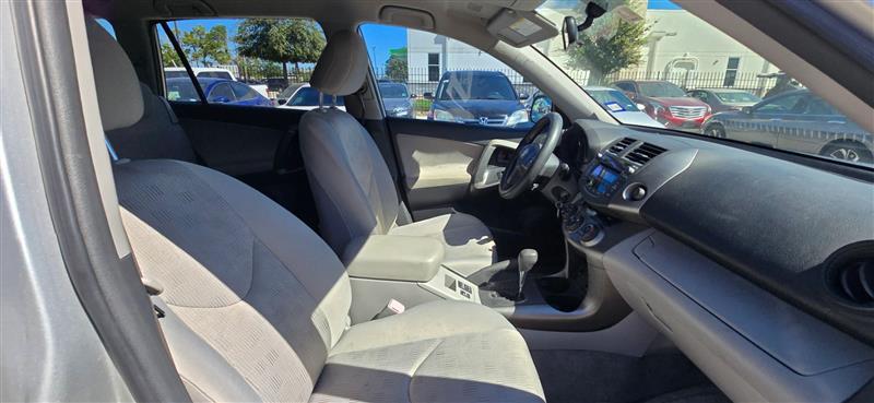 Toyota RAV4 Base I4 2WD 2010