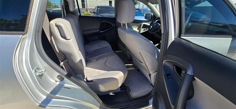 Toyota RAV4 Base I4 2WD 2010