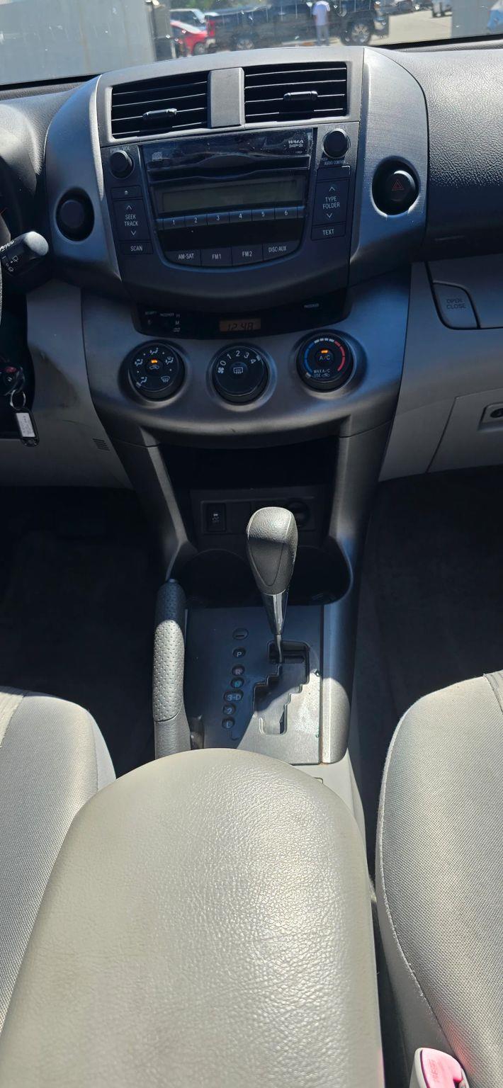 Toyota RAV4 Base I4 2WD 2010