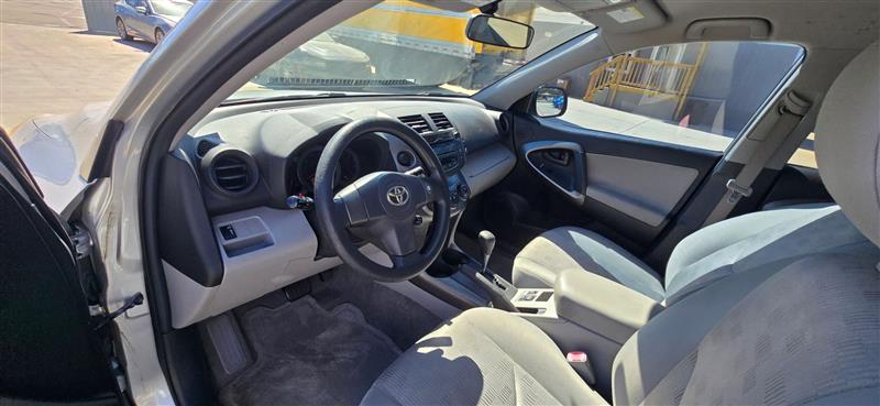 Toyota RAV4 Base I4 2WD 2010