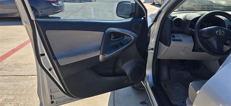 Toyota RAV4 Base I4 2WD 2010