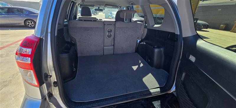 Toyota RAV4 Base I4 2WD 2010