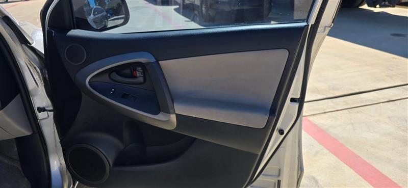 Toyota RAV4 Base I4 2WD 2010