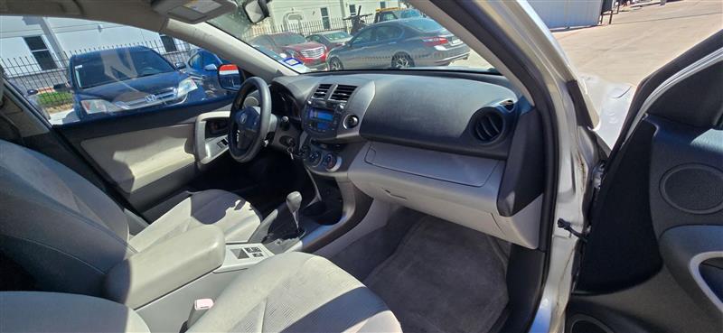 Toyota RAV4 Base I4 2WD 2010