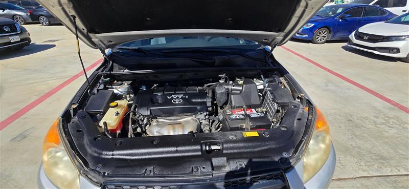 Toyota RAV4 Base I4 2WD 2010