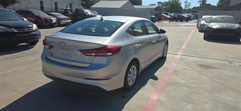 Hyundai Elantra SE 6AT 2018
