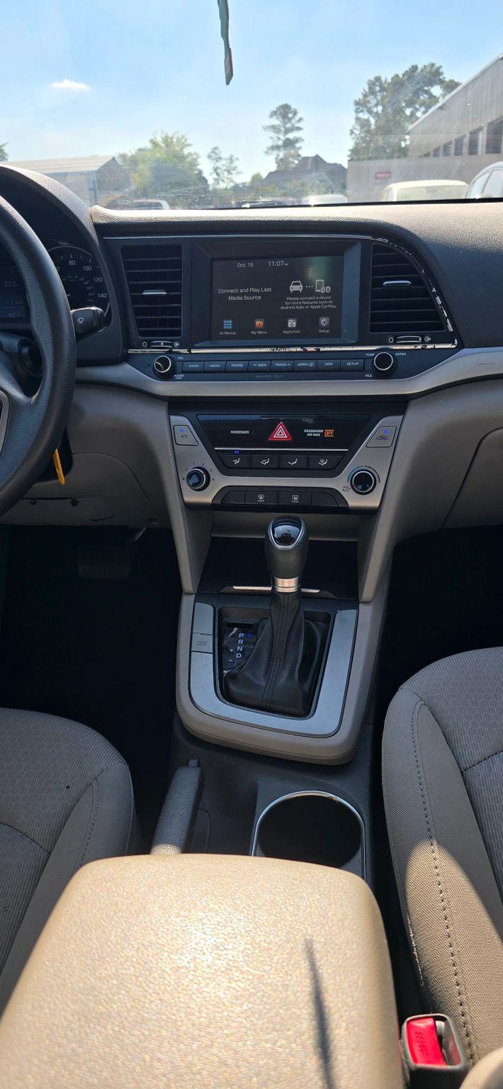 Hyundai Elantra SE 6AT 2018