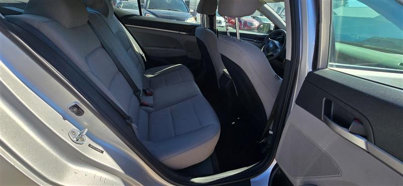 Hyundai Elantra SE 6AT 2018