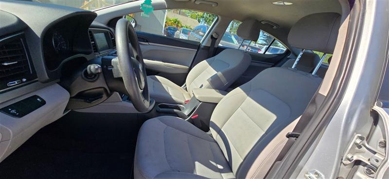 Hyundai Elantra SE 6AT 2018