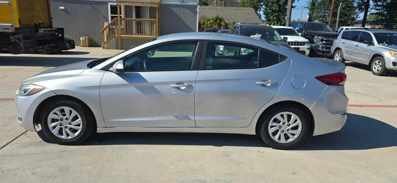 Hyundai Elantra SE 6AT 2018