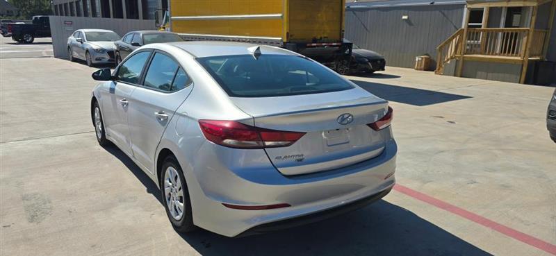 Hyundai Elantra SE 6AT 2018