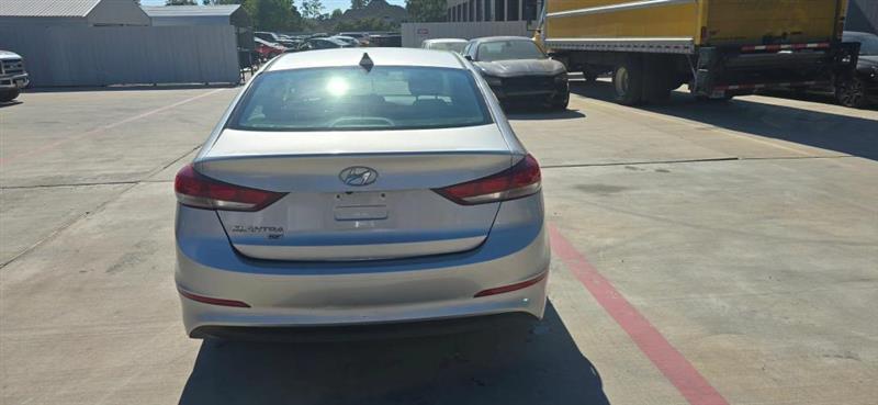 Hyundai Elantra SE 6AT 2018