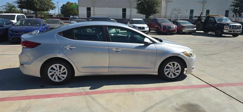Hyundai Elantra SE 6AT 2018