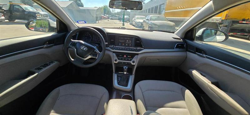 Hyundai Elantra SE 6AT 2018