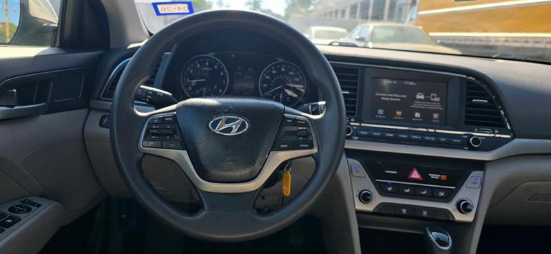 Hyundai Elantra SE 6AT 2018