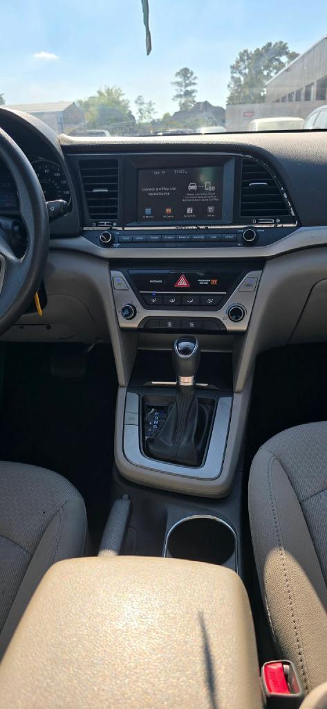 Hyundai Elantra SE 6AT 2018