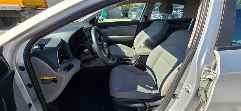 Hyundai Elantra SE 6AT 2018