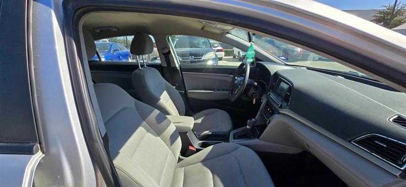 Hyundai Elantra SE 6AT 2018