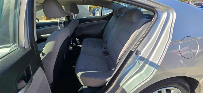 Hyundai Elantra SE 6AT 2018