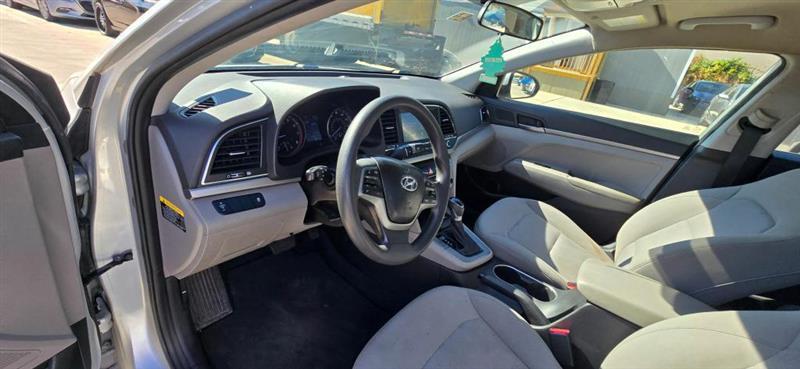 Hyundai Elantra SE 6AT 2018