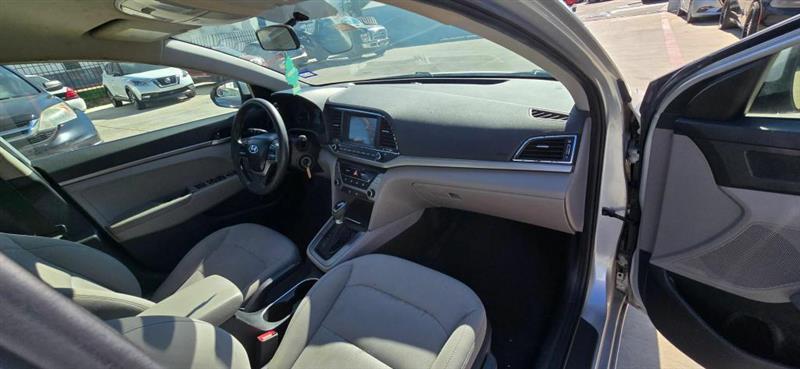 Hyundai Elantra SE 6AT 2018