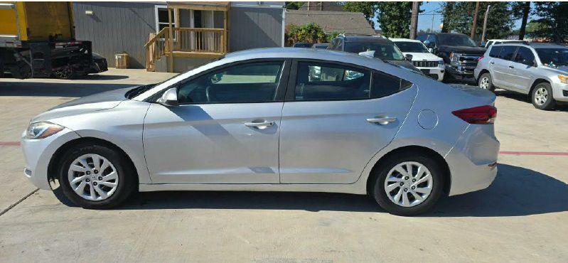 Hyundai Elantra SE 6AT 2018