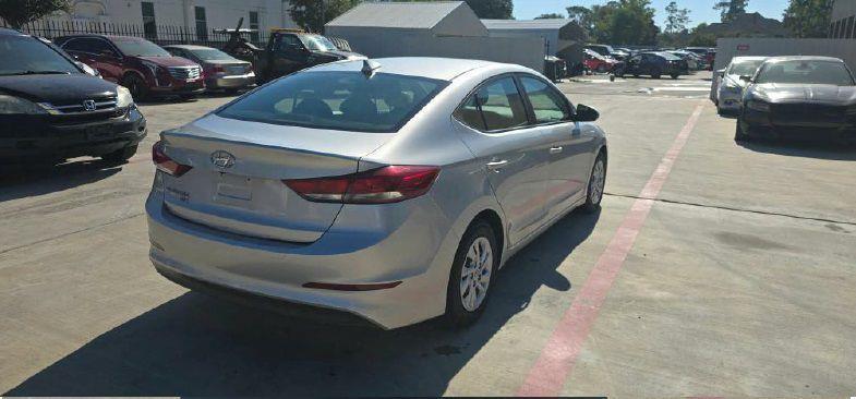 Hyundai Elantra SE 6AT 2018