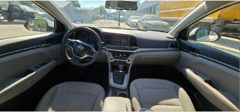 Hyundai Elantra SE 6AT 2018