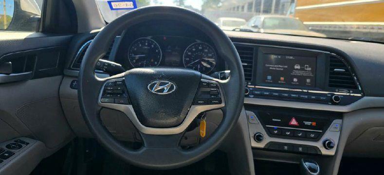 Hyundai Elantra SE 6AT 2018