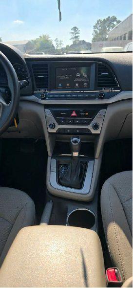 Hyundai Elantra SE 6AT 2018