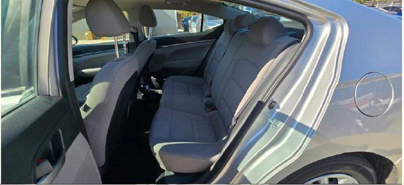 Hyundai Elantra SE 6AT 2018