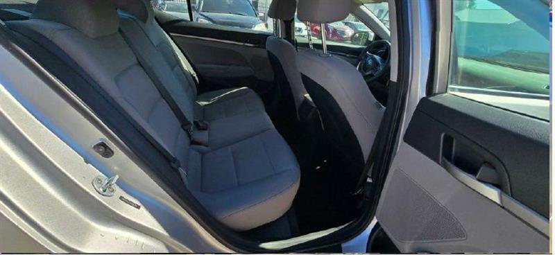 Hyundai Elantra SE 6AT 2018