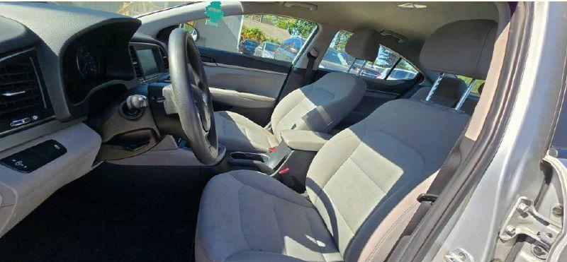 Hyundai Elantra SE 6AT 2018