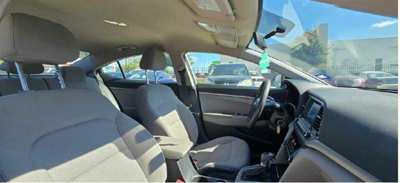 Hyundai Elantra SE 6AT 2018