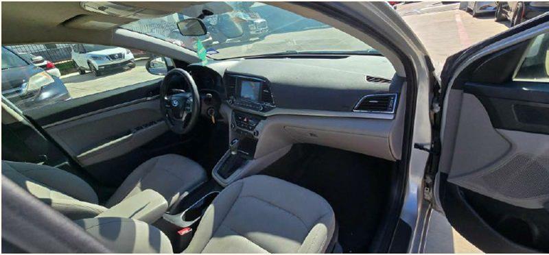 Hyundai Elantra SE 6AT 2018