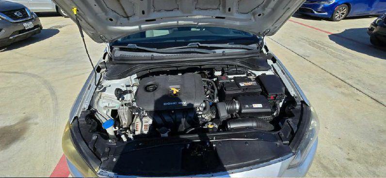 Hyundai Elantra SE 6AT 2018