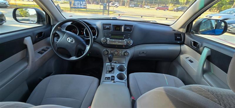 Toyota Highlander Base 4WD 2008