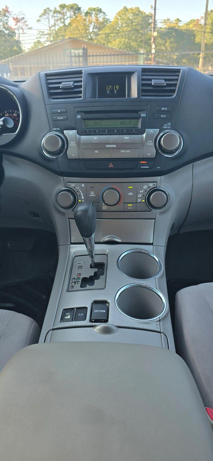 Toyota Highlander Base 4WD 2008