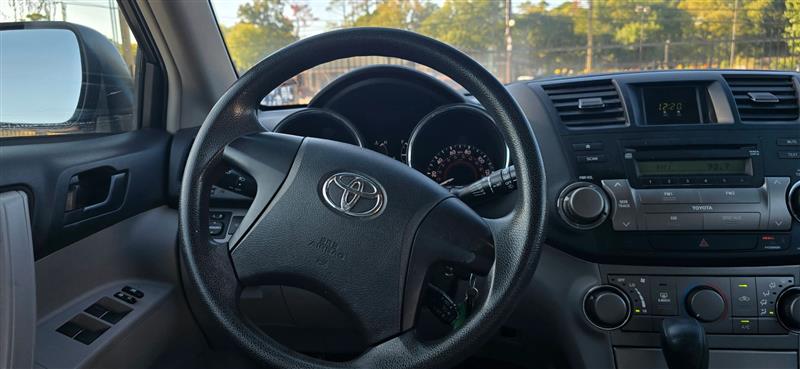 Toyota Highlander Base 4WD 2008