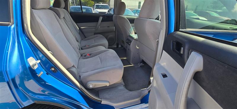 Toyota Highlander Base 4WD 2008