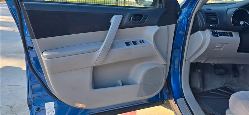 Toyota Highlander Base 4WD 2008