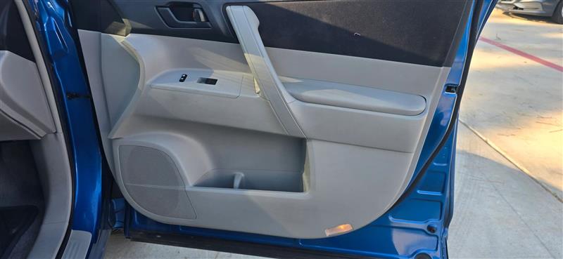 Toyota Highlander Base 4WD 2008