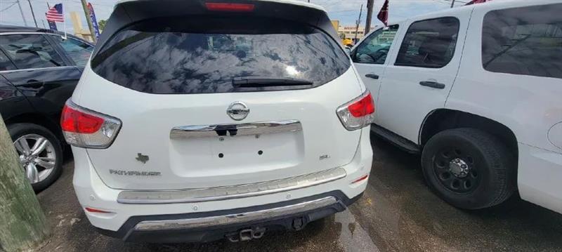 Nissan Pathfinder SL 2WD 2014