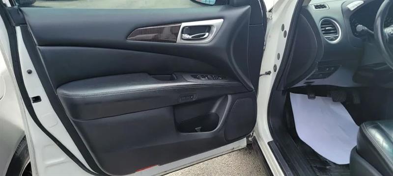 Nissan Pathfinder SL 2WD 2014