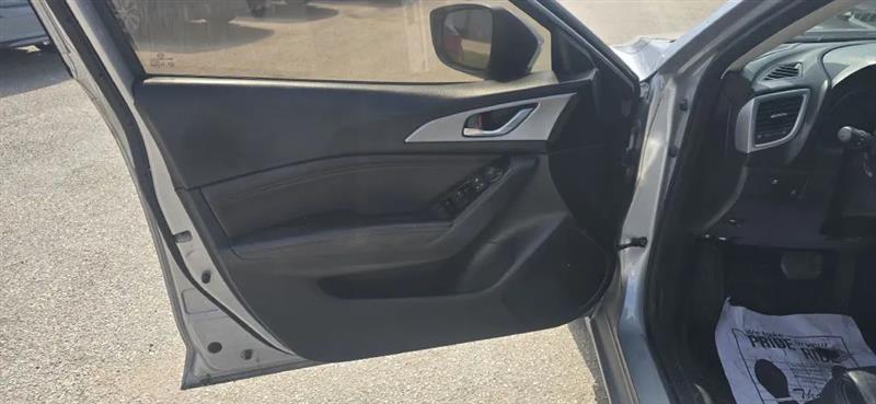 Mazda MAZDA3 i Touring AT 4-Door 2017