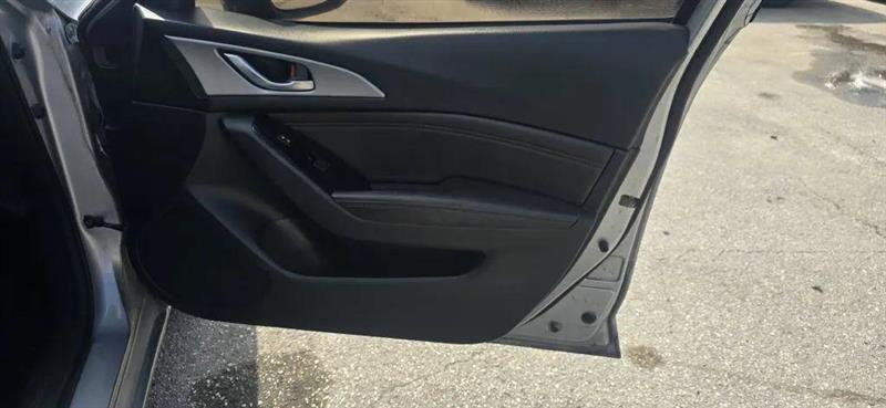 Mazda MAZDA3 i Touring AT 4-Door 2017