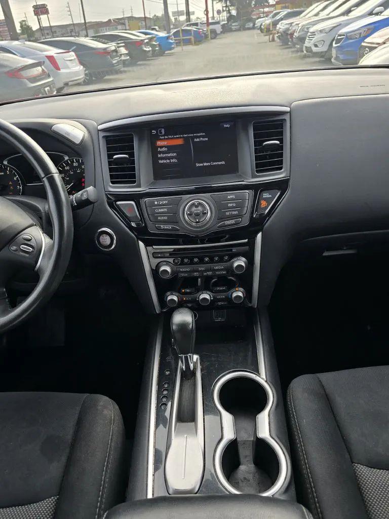 Nissan Pathfinder SV 2WD 2018