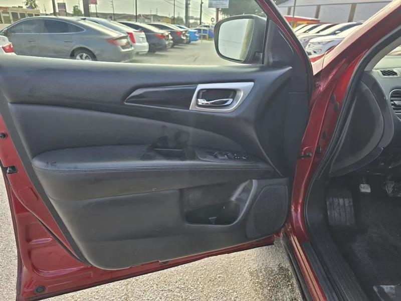 Nissan Pathfinder SV 2WD 2018