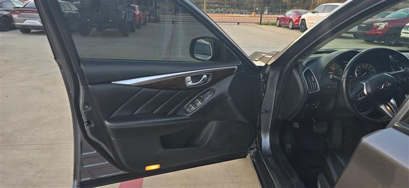 Infiniti Q50 3.0t LUXE 2018